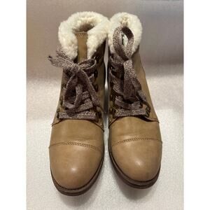 Billabong Women’s Speechless Boots Color Dun (Taupe) Size 7.5M
